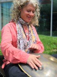 Cultivating Therapeutic Presence with Therapeutic Rhythm and Mindfulness (TRM) – Shari Geller